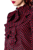 Blusa Retrò con Collo Alto e Dettagli Jabot