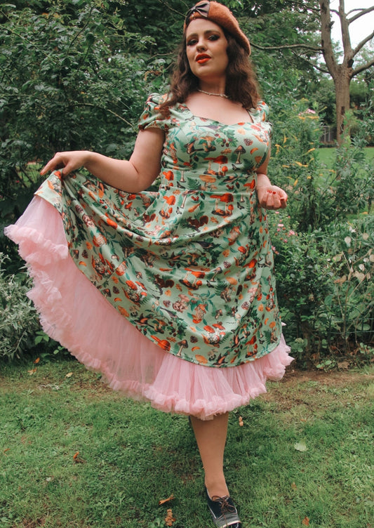 Forêt enchantée - robe pin-up avec animaux et plantes de la forêt