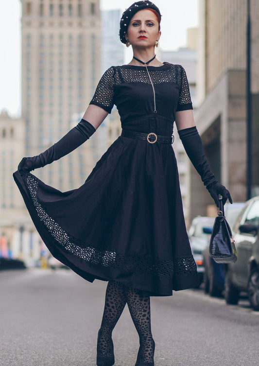 Bice - élégante robe noire des années 1950 avec dentelle