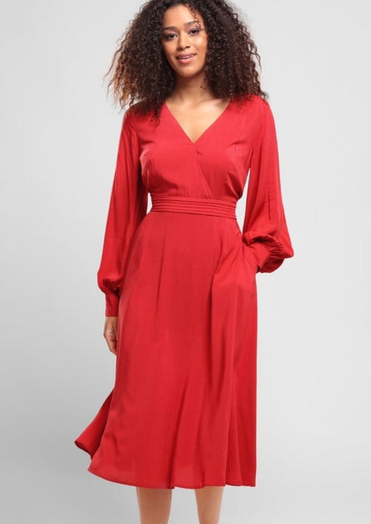 Cerise - robe rouge de style vintage à manches longues